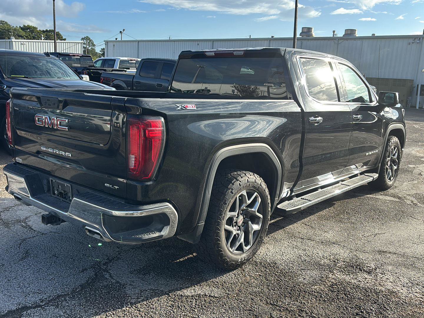 Used 2023 GMC Sierra 1500 SLT w/ SLT Premium Package AWD/4WD image 7