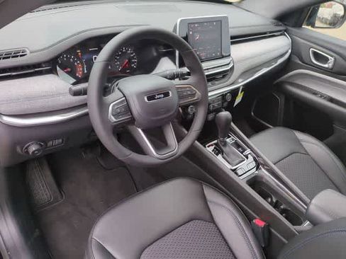 New 2026 Jeep Compass Latitude image 10