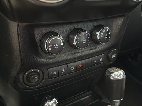 Used 2015 Jeep Wrangler Unlimited Rubicon w/ Dual Top Group AWD/4WD image 35