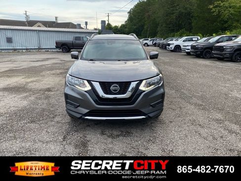 Used 2020 Nissan Rogue SV w/ Premium Package AWD/4WD image 2