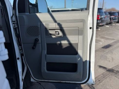 Used 2014 Ford E-250 and Econoline 250 image 7