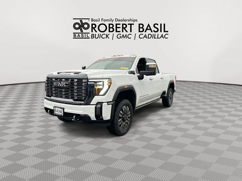 Used 2024 GMC Sierra 2500 Denali Ultimate w/ Snow Plow Prep/Camper Package AWD/4WD image 4