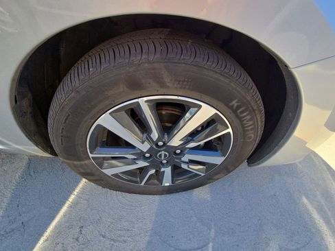 Used 2025 Nissan Versa SV image 10