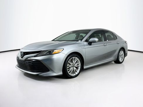 Used 2019 Toyota Camry XLE w/ Driver Assist Package FWD image 3