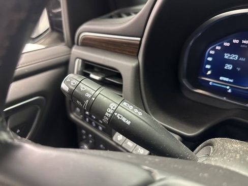 Used 2023 Chevrolet Suburban High Country image 20