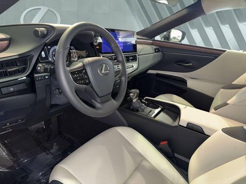 Certified 2025 Lexus ES 300h w/ Premium Package image 9