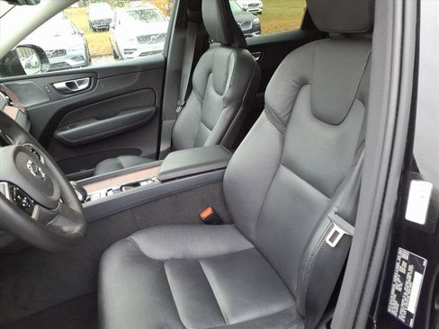 Used 2024 Volvo XC60 B5 Plus image 18
