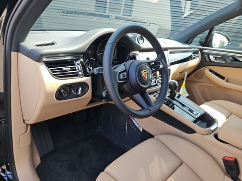 Used 2026 Porsche Macan AWD/4WD image 5