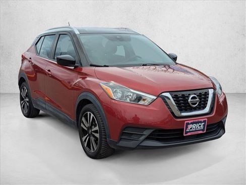 Used 2020 Nissan Kicks SV image 3