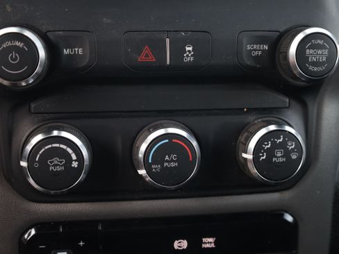 Used 2024 RAM 2500 Big Horn AWD/4WD image 10