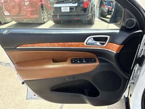 Used 2013 Jeep Grand Cherokee Overland AWD/4WD image 17