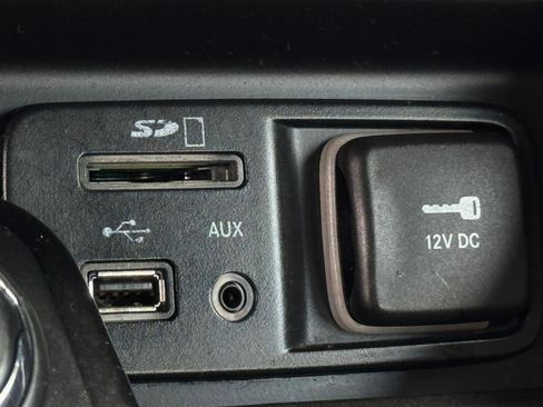 Used 2016 Jeep Cherokee Sport image 16