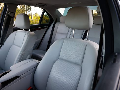 Used 2010 Mercedes-Benz C 300 Sedan image 6