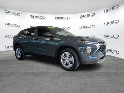 Used 2025 Chevrolet Trax LS image 1