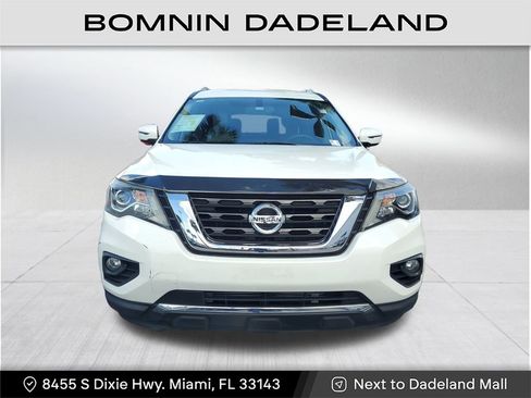 Used 2020 Nissan Pathfinder SV image 3