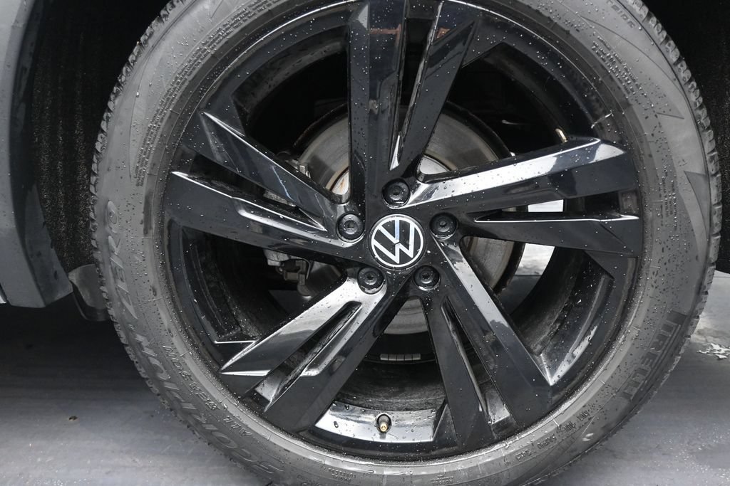 Used 2023 Volkswagen Tiguan SE R-Line FWD image 9