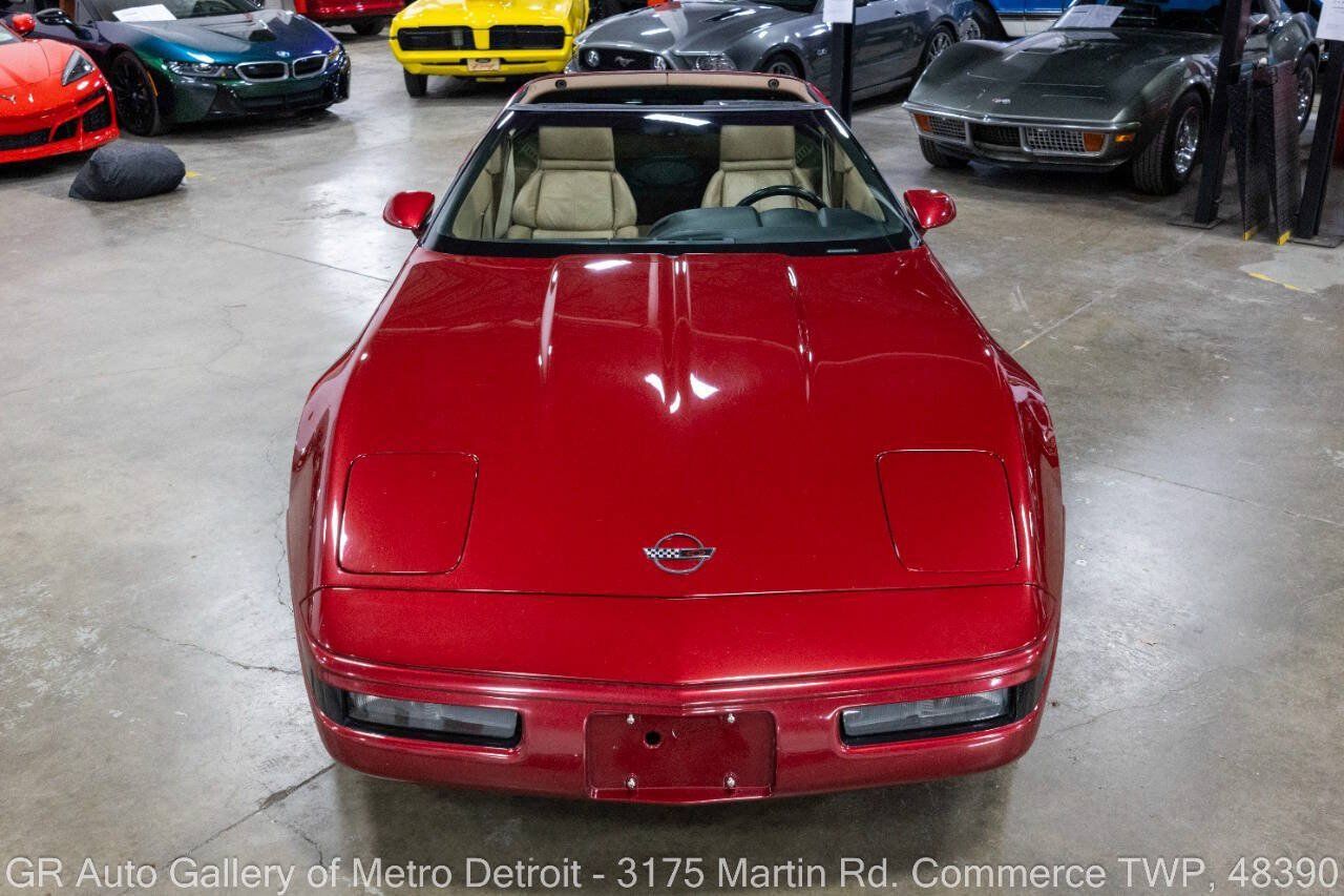 Used 1992 Chevrolet Corvette Coupe RWD image 12