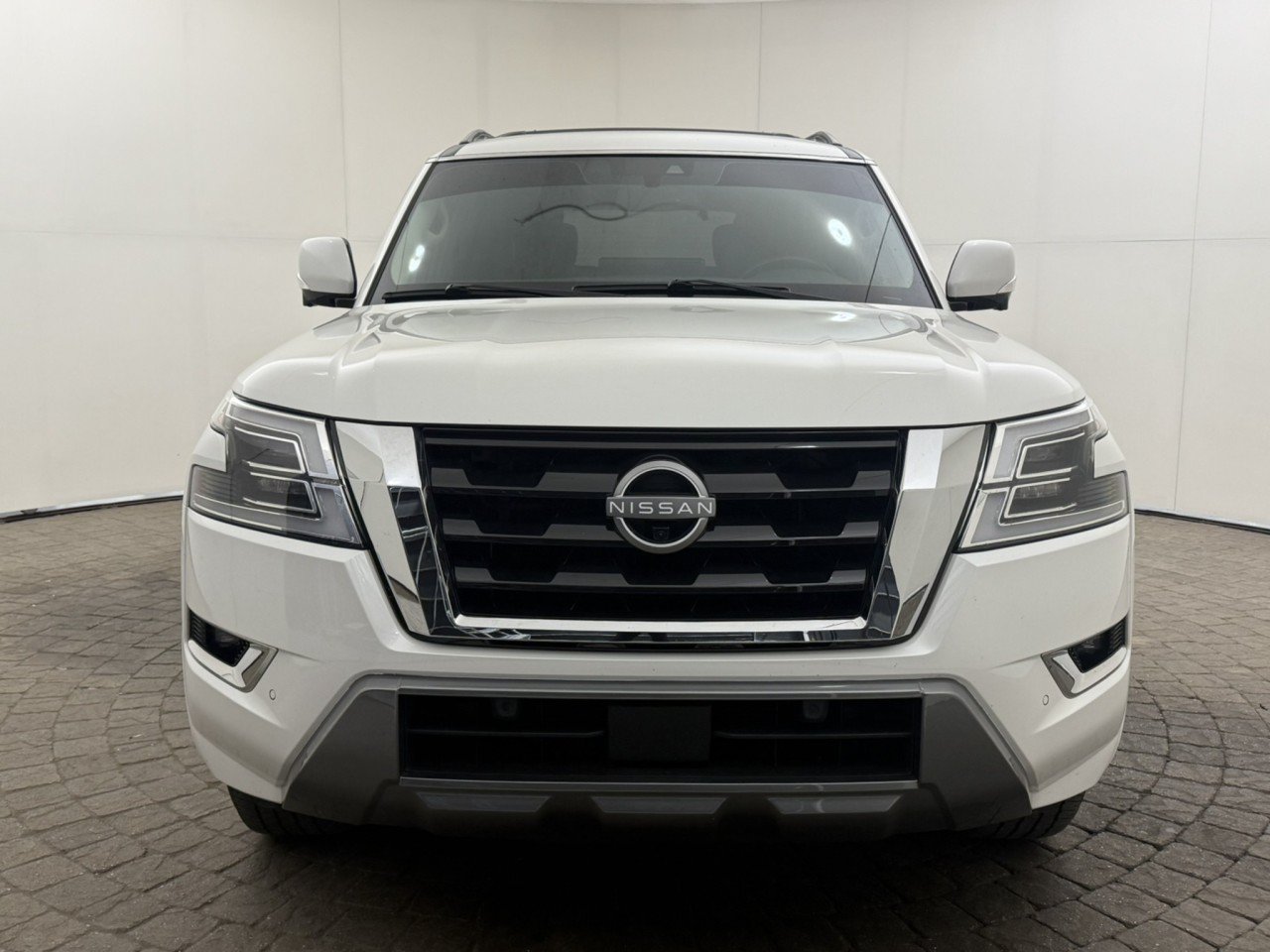 Used 2021 Nissan Armada SL w/ Captain's Chairs Package AWD/4WD image 2