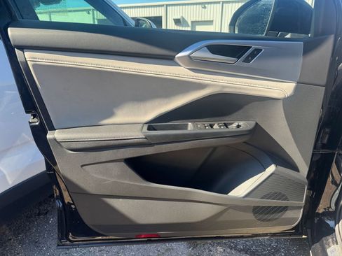 Used 2025 Volkswagen Taos SE image 20