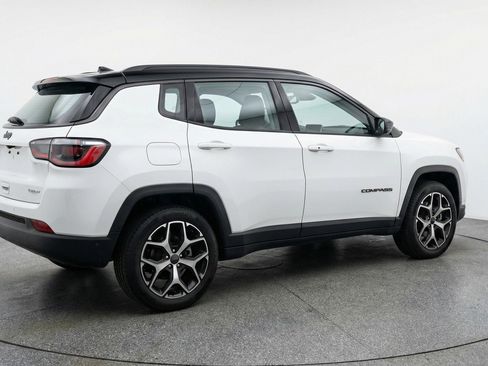 Used 2025 Jeep Compass Limited image 9