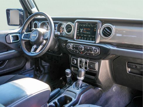 Used 2023 Jeep Gladiator Overland AWD/4WD image 7