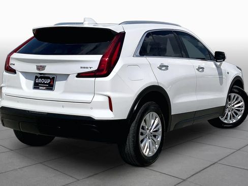 Used 2024 Cadillac XT4 Luxury w/ Cold Weather Package FWD image 13