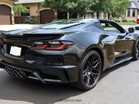 Used 2023 Chevrolet Corvette Z06 RWD image 8