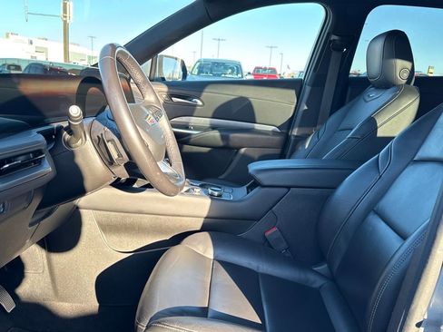 Used 2024 Cadillac XT4 Premium Luxury image 13