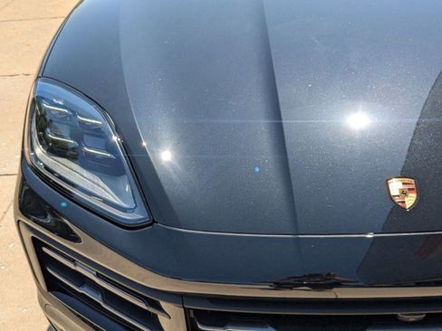 Certified 2025 Porsche Cayenne image 12