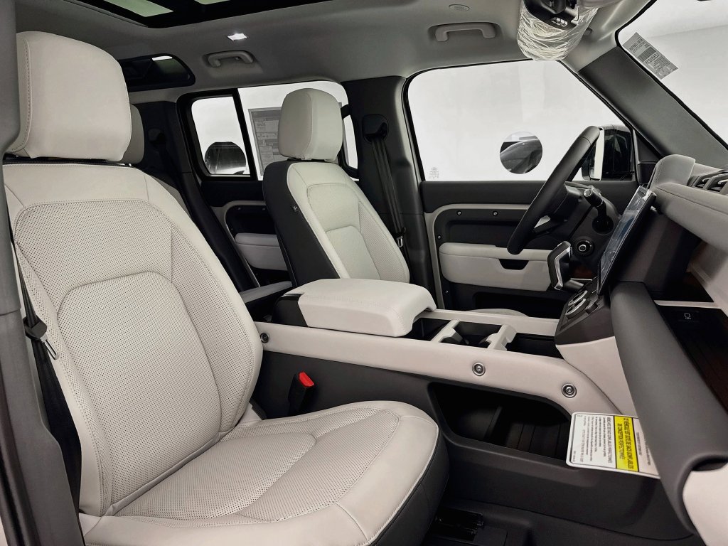 New 2026 Land Rover Defender 110 X-Dynamic SE AWD/4WD image 29
