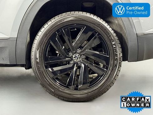 Certified 2023 Volkswagen Atlas Cross Sport SE w/ Panoramic Sunroof Package image 32