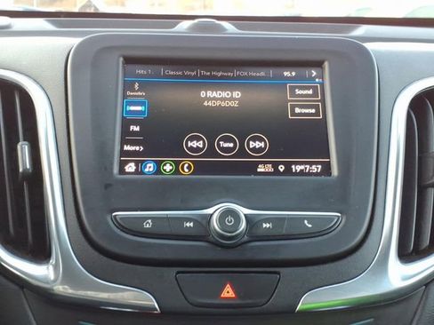 Used 2021 Chevrolet Equinox LT image 17