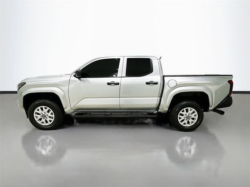 Used 2025 Toyota Tacoma SR image 4
