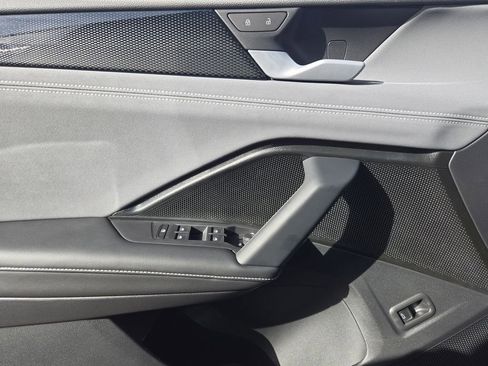 New 2026 Volkswagen Tiguan SE AWD/4WD image 19