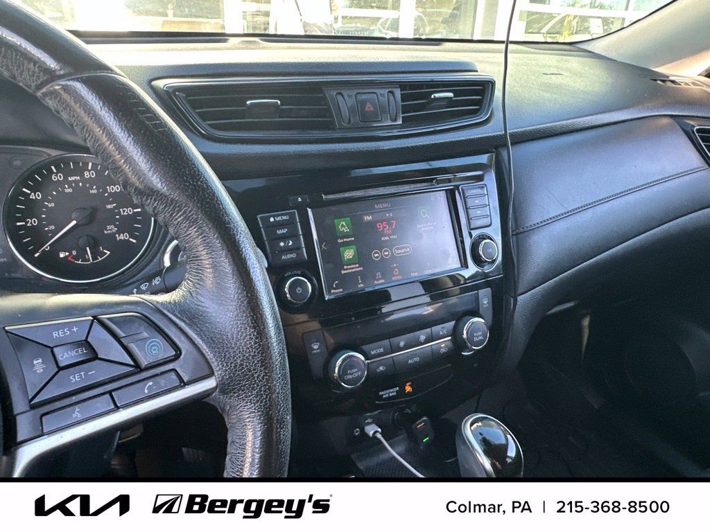 Used 2019 Nissan Rogue SV w/ Premium Package AWD/4WD image 6