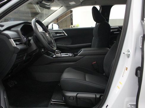 New 2026 Mitsubishi Outlander ES image 6