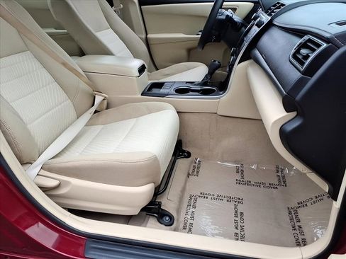Used 2015 Toyota Camry LE image 14