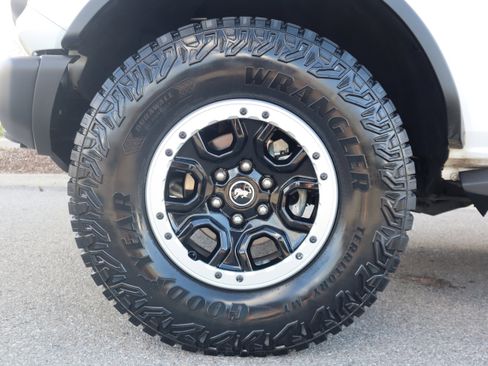 Used 2023 Ford Bronco Badlands image 11