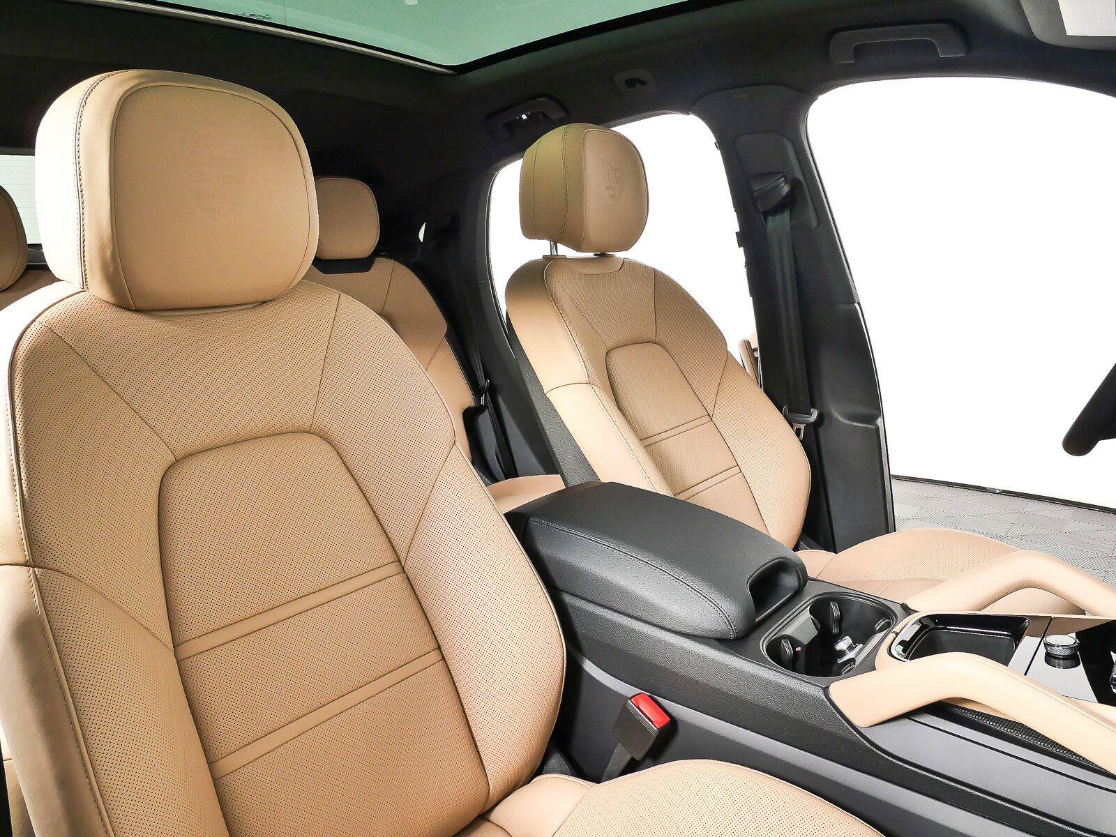 New 2026 Porsche Cayenne Coupe AWD/4WD image 25