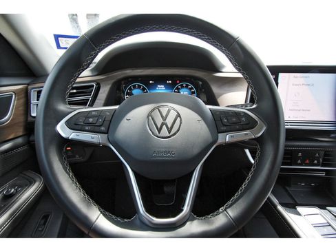 Used 2024 Volkswagen Atlas SE FWD image 13