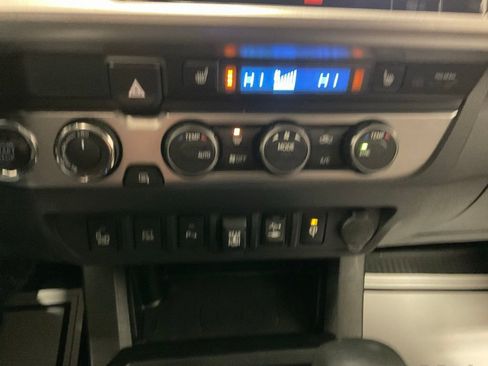Used 2019 Toyota Tacoma Limited image 9