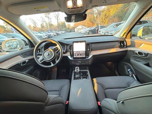Certified 2025 Volvo XC90 B6 Plus image 21
