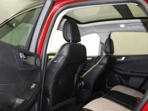 Used 2021 Ford Escape Titanium AWD/4WD image 19