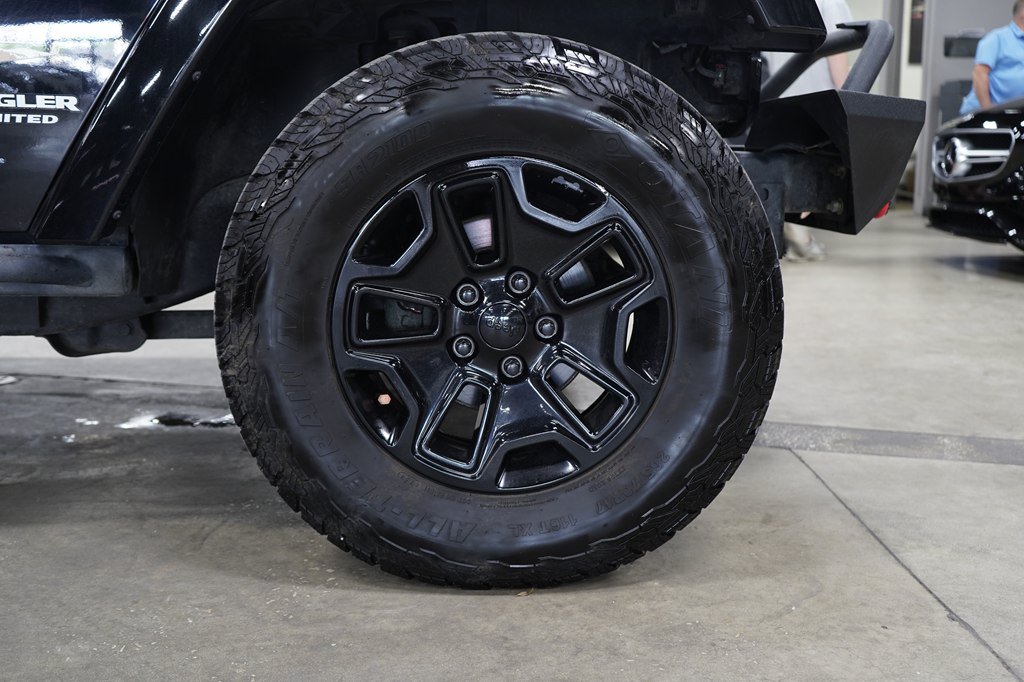 Used 2015 Jeep Wrangler Unlimited Sahara w/ Dual Top Group AWD/4WD image 35