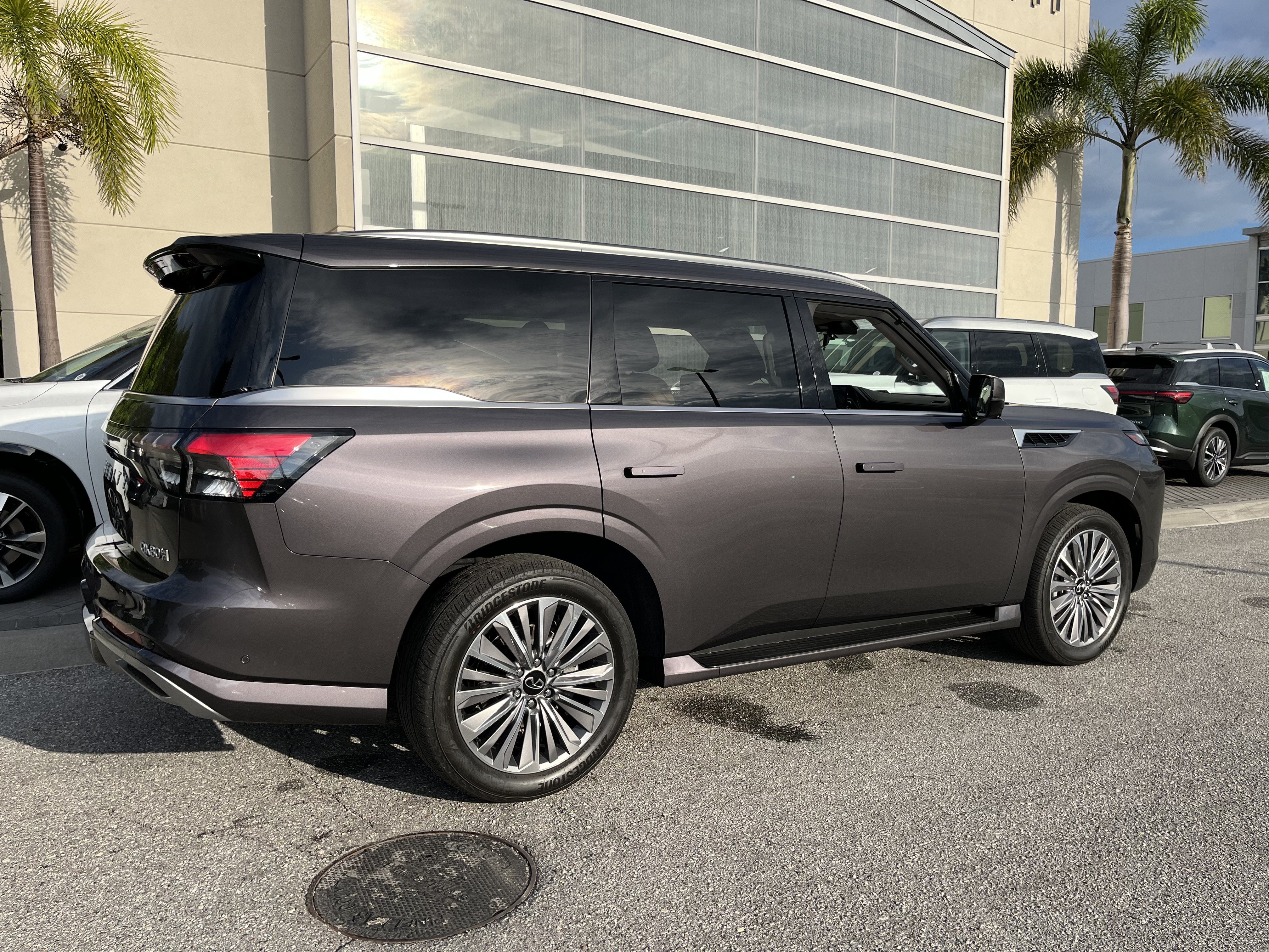 Used 2025 INFINITI QX80 Sensory AWD/4WD image 10