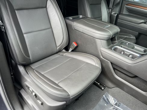 Used 2025 GMC Sierra 3500 Denali w/ Denali Reserve Package AWD/4WD image 24
