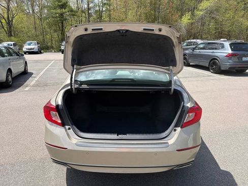 Used 2018 Honda Accord Touring image 11