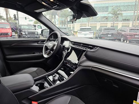 New 2025 Jeep Grand Cherokee L Altitude image 29