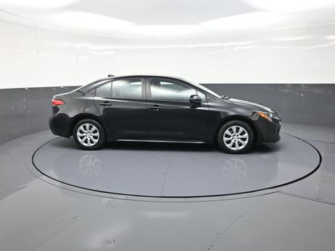 Used 2023 Toyota Corolla LE image 2