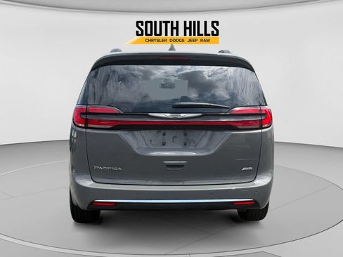 Used 2022 Chrysler Pacifica Touring-L AWD/4WD image 4